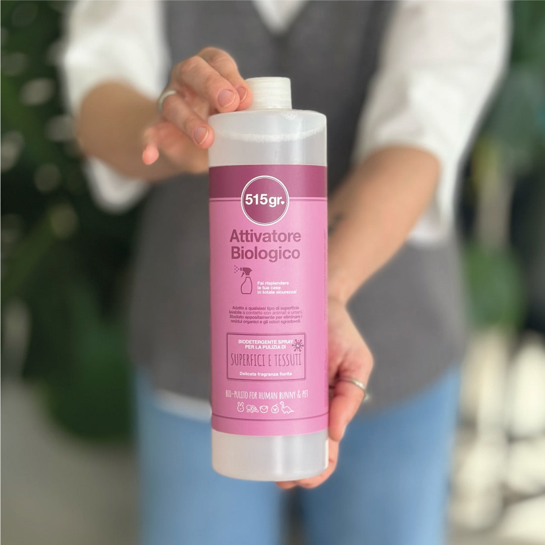 BIO DETERGENTE PER SUPERFICI ATTIVATORE BIOLOGICO SPRAY / 1lt - Superfici pulite e bestioline contente!